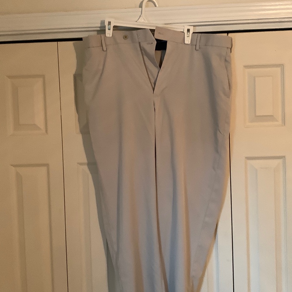 Saddlebred khaki pants with stretchy waist W38L32